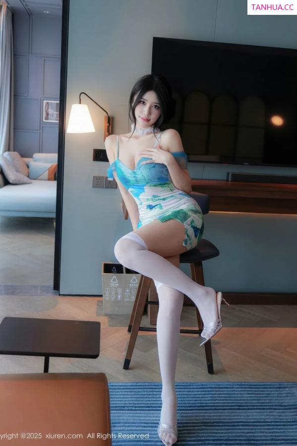   [XiuRen]高清写真图 2025.10.13 No.10859 shelly诗莉吖 白色丝袜第4张图片
